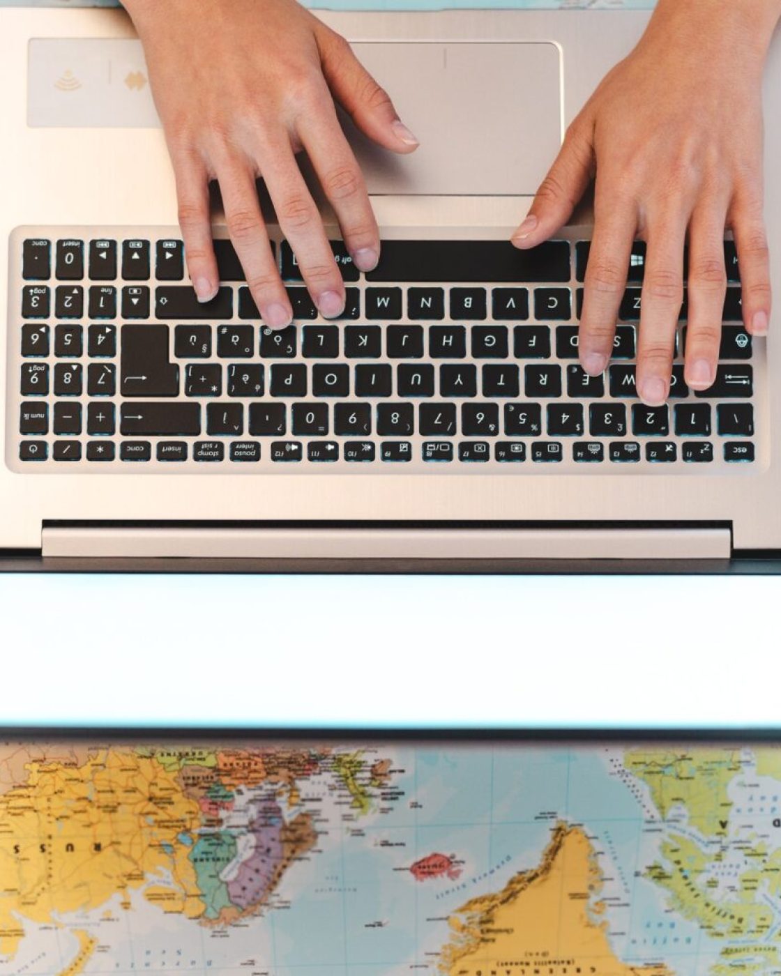 top-view-female-hands-using-laptop-on-world-map-booking-next-travel-destinations-1536×1023 top-view-female-hands-using-laptop-on-world-map-booking-next-travel-destinations-1536x1023